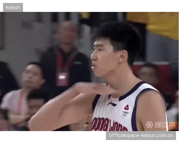 广州队中锋徐昕以联盟第二的投篮命中率成为最高效的终结点之一,展现了惊人的成长潜力。 广州队中锋徐昕以联盟第二的投篮命中率成为最高效的终结点之一,展现了惊人的成长潜力。
